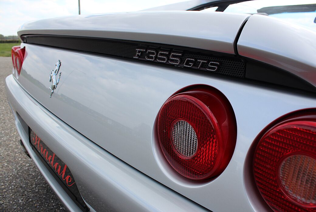 Ferrari F355 GTS 1998 Argento